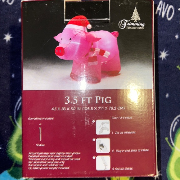 3.5 feet tall inflatable Christmas pig - Picture 2 of 3